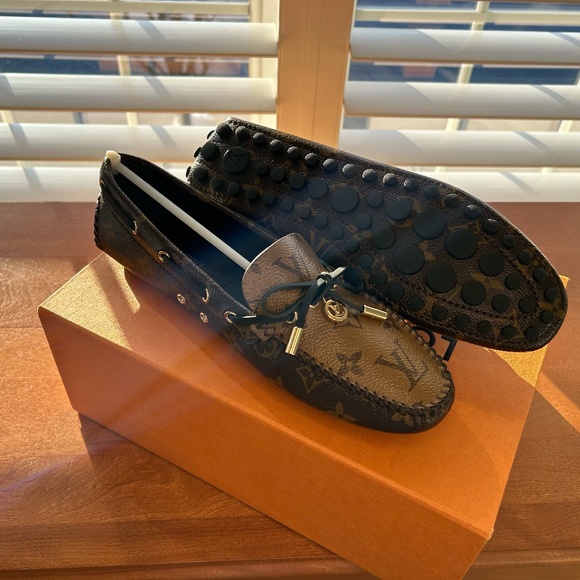 Louis Vuitton Gloria Flat Loafers - Picture 5 of 9